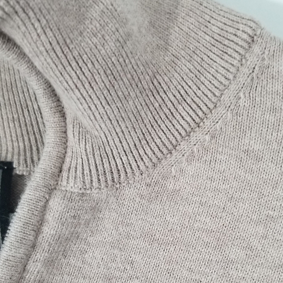 JoS A Bank Traveler Knit Sweater. 1/4 Zip, Ribbed Trim, High Collar Size XL. - Picture 4 of 6